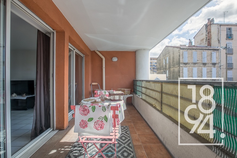 Appartement traversant de type 3 de 80m2 avec 2 terrasses.