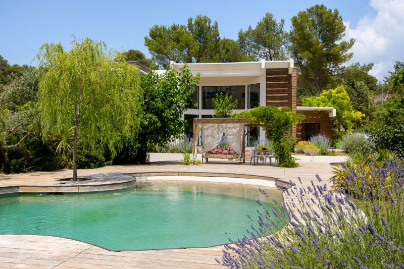 VILLA 180M² T5 + Maison 55m² T3 + piscine sur terrain de 3000m²