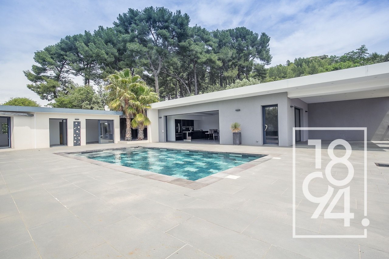 Villa T4 150m2 sur 1880m2 de terrain avec piscine + garage