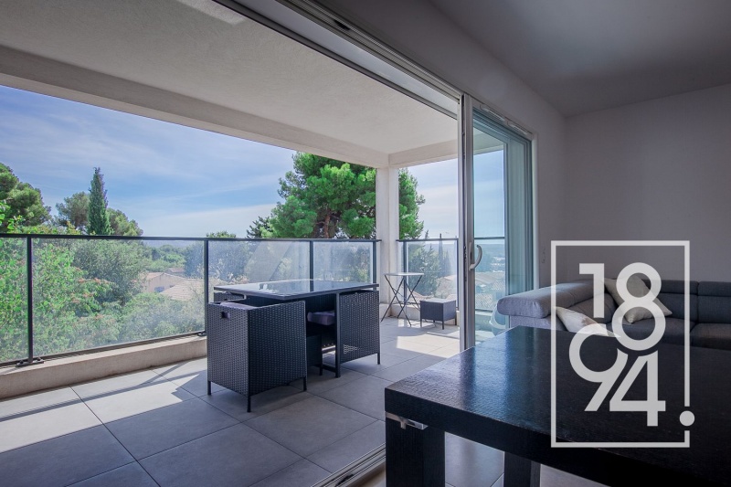Rare: T2 Emplacement privilégié, 45m2, terrasse 15m2, 2 box en sous-sol.