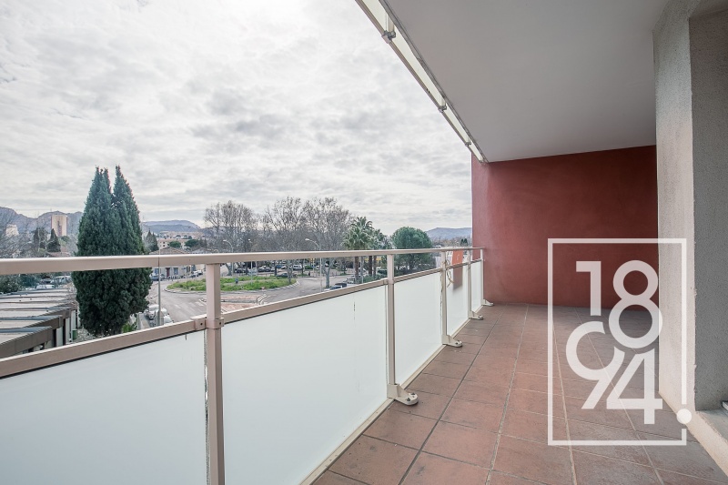 Appartement 3 pièces de 70m2 avec un Box, terrasse et ascenseur.