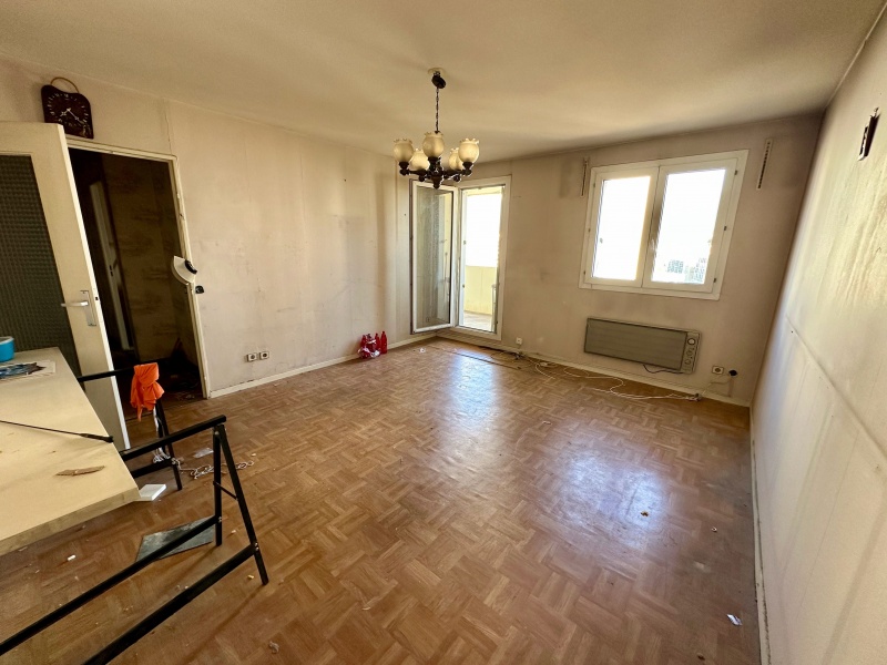 Appartement À Vendre T3 de 62m2 avec terrasse et garage,  au 8ème étage au sein d'une copropriété très bien entretenue, au calme,  Situé à La Rode