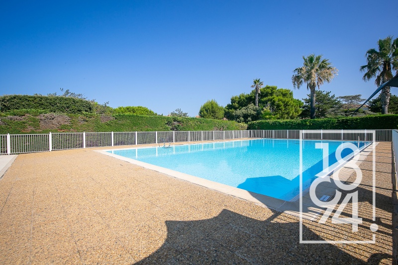 résidence avec piscine et la proximité immédiate de la plage