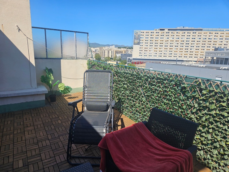 A vendre T 2 avec terrasse plein ciel secteur baille