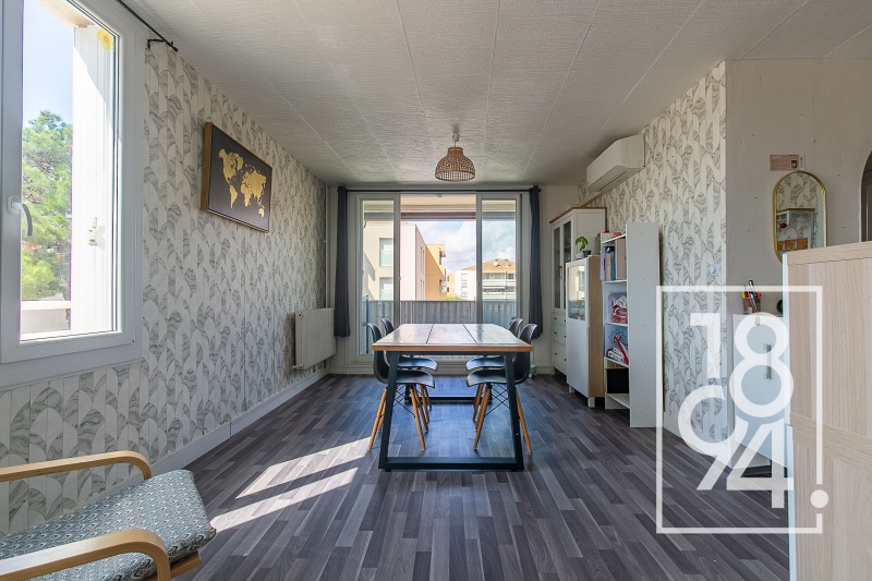 Appartement de type 4 d'environ 85,76m2 climatisé avec double cave et balcon dans résidence recherchée