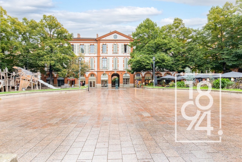 BIEN RARE!!! Appartement  de 100m² avec grand balcon et ascenseur / Place Saint Georges / Toulouse 31000