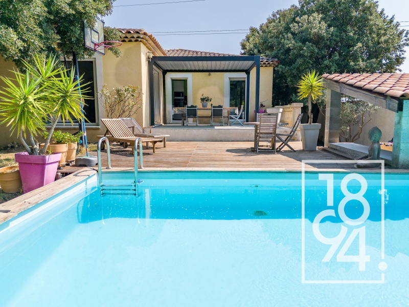 Maison de charme dans un écrin de verdure – Quartier des Césaires