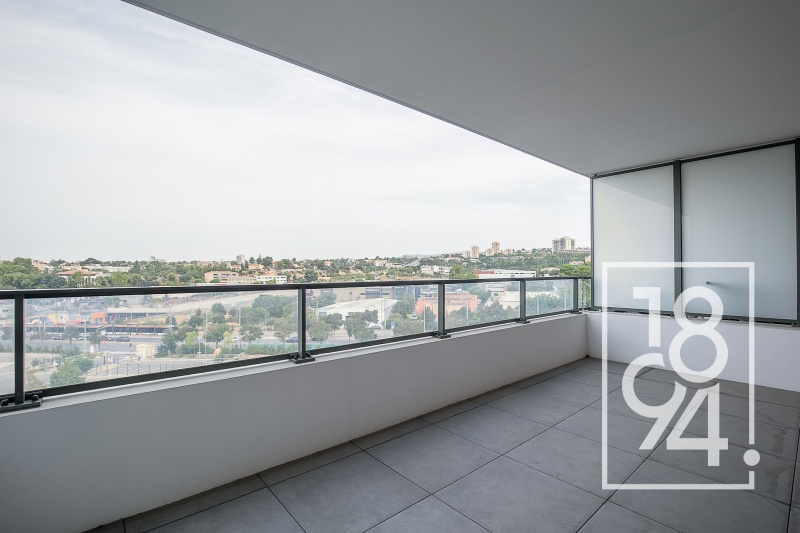 Appartement traversant de type 2 de 48m2 avec terrasse et box fermé.