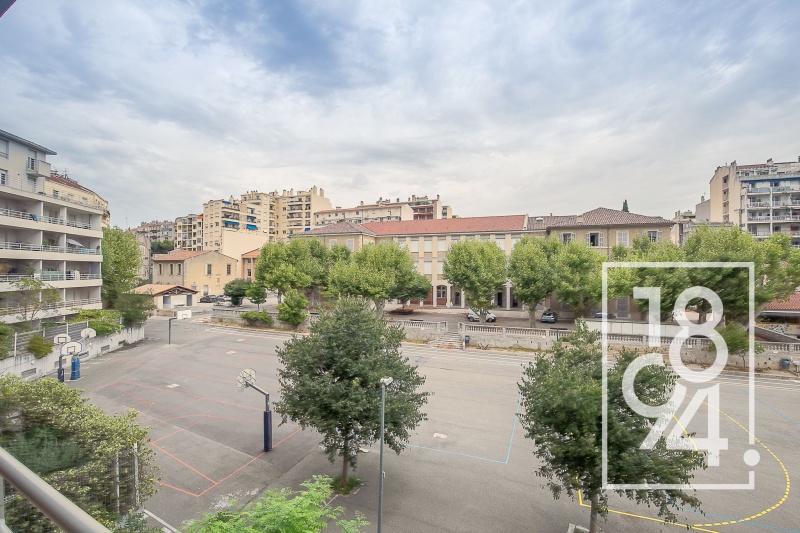 EXCLUSIVITE traversant de type 4 ,terrasses ,ascenseur et box rue jaubert