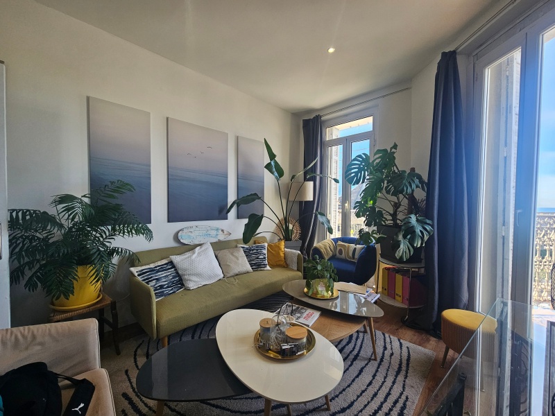 A VENDRE T 2 DERNIER ETAGE SECTEUR JOLIETTE VUE MER