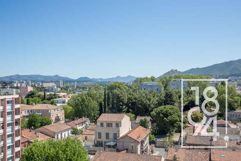 INVESTISSEURS ! STUDIO REFAIT A NEUF LOUÉ DERNIER ÉTAGE ASCENSEUR LA CAPELETTE 13010