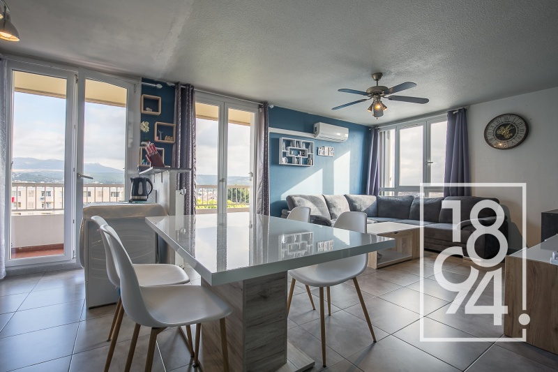 Appartement T3 avec  Balcon/ Cave/ Place de stationnement