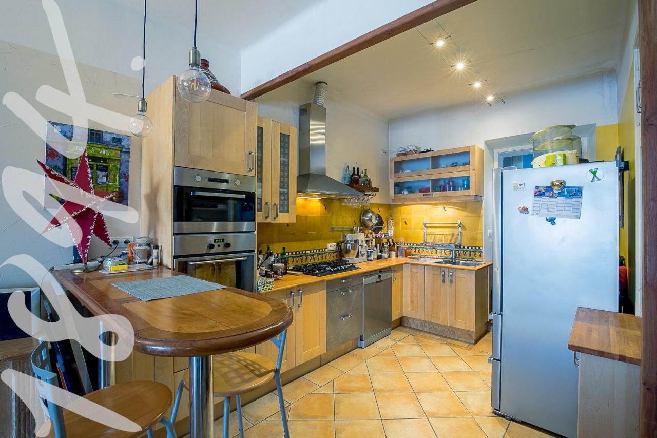 Retour à la vente ! Maison de ville de 116m2 avec jardin et garage au coeur de Salon de Provence.