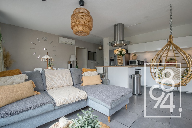 T3 rénové dernier étage avec grande terrasse – Secteur Les Olives