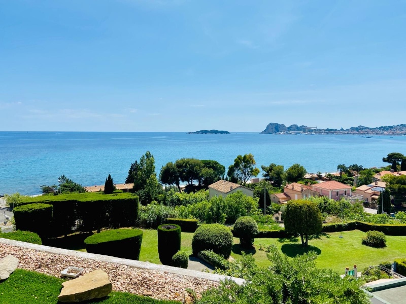 Vue mer imprenable et terrasse plein sud pour ce studio coup de cœur à la Ciotat !