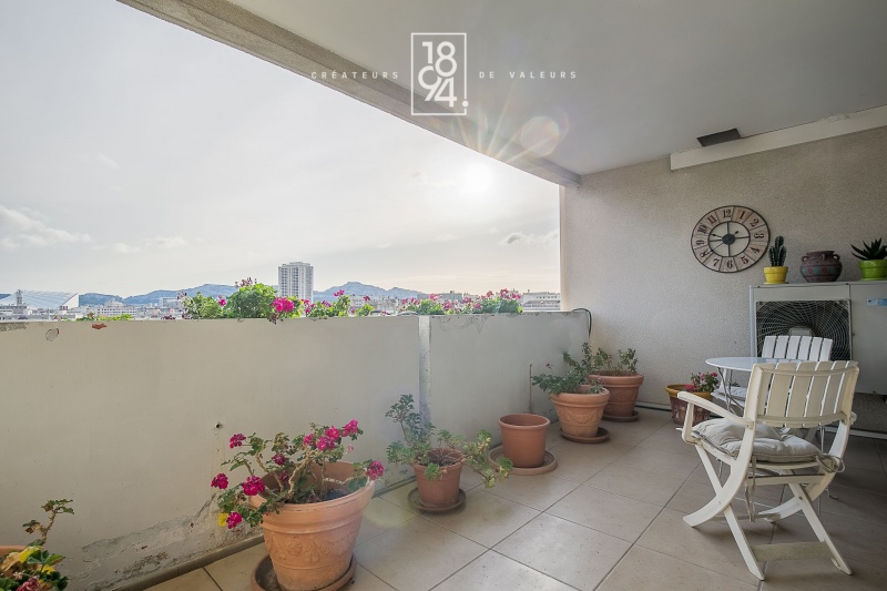 Duplex traversant de type 5 de 145m2, box, 2 places de parking, cave, secteur Rouet.