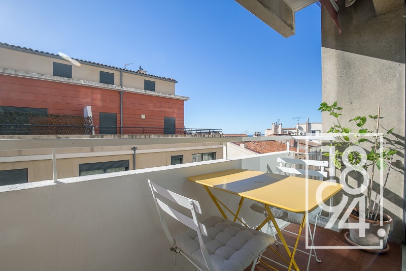 Appartement T4 traversant rénové – 75 m² – Vue mer – Secteur Bompard