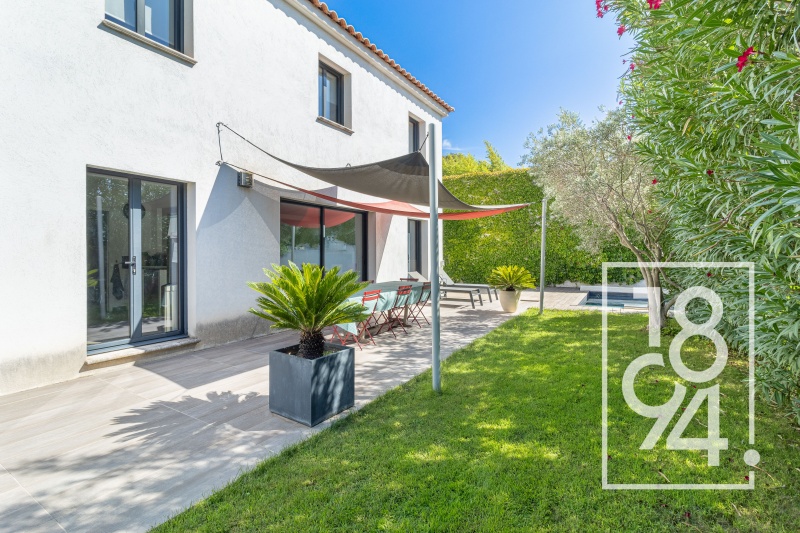 À Vendre Maison Jardin Piscine Sainte Anne Marseille 13008