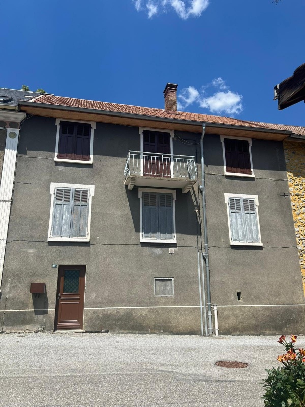MAISON DE VILALGE  DE 150 M² RENOVEE AVEC DEUX APPARTEMENTS INDEPENDANTS