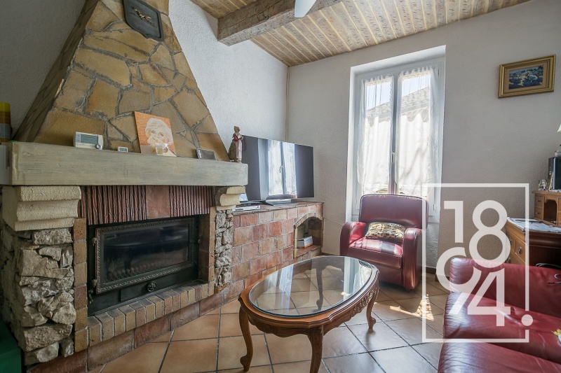 Maison sur 3 niveaux au cœur du village des Camoins