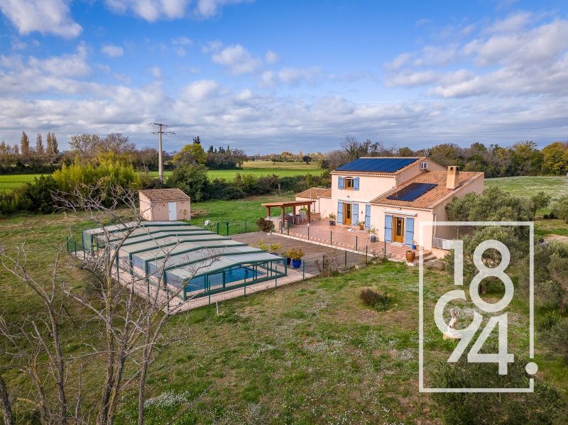Mas provençal avec dépendances, piscine et 6 ha agricoles irriguées à  St Martin de Crau
