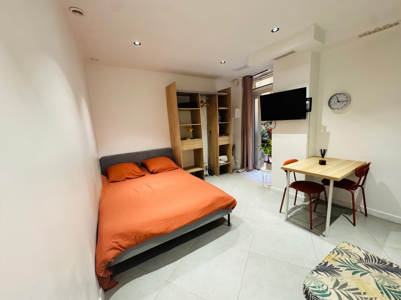 Studio rénové de 17 m² en RDC – Aix centre historique