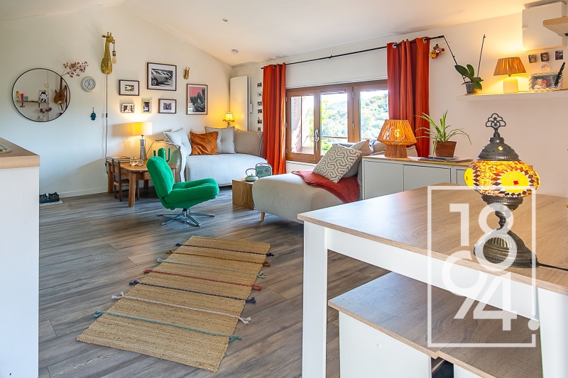 Maison de village/ studio/piscine  avec terrain