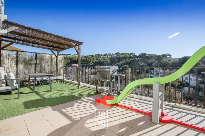 Superbe appartement T4 de 74m2 avec terrasse de 28m2 en Rooftop