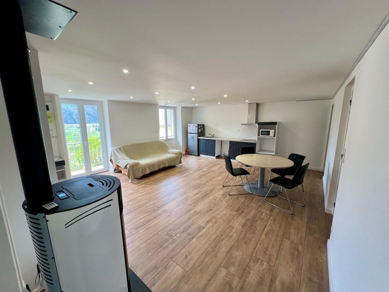 SUPERBE 3 PIECES RENOVE AVEC BALCON ET CAVE