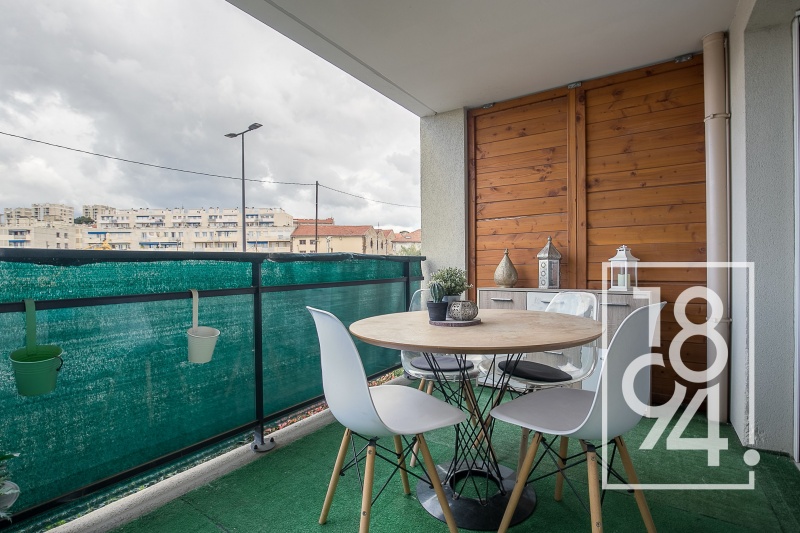 T2 avec PISCINE, TERRASSE ET PARKING