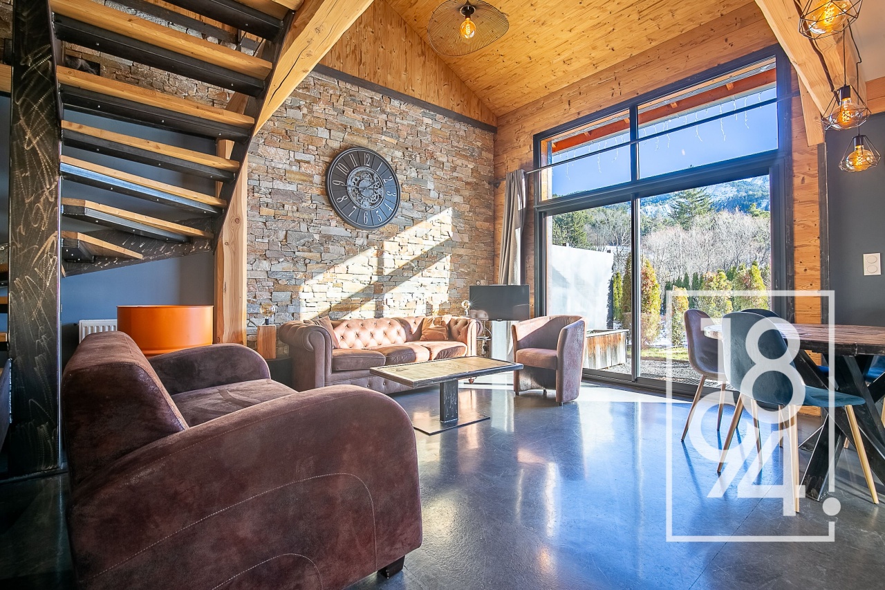 BIEN REGROUPANT TROIS MAISONS MITOYENNES