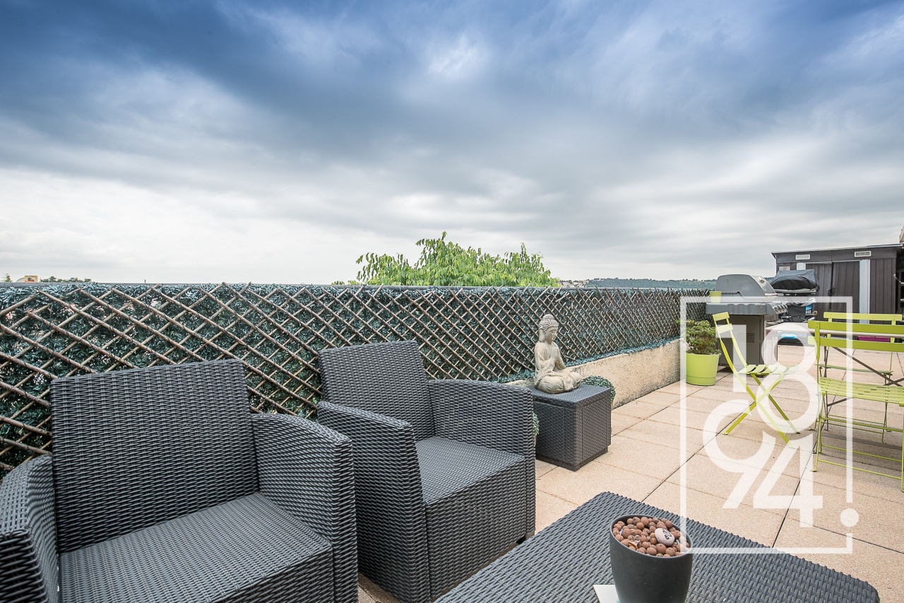 Grand T4 lumineux - terrasse plein sud - parking