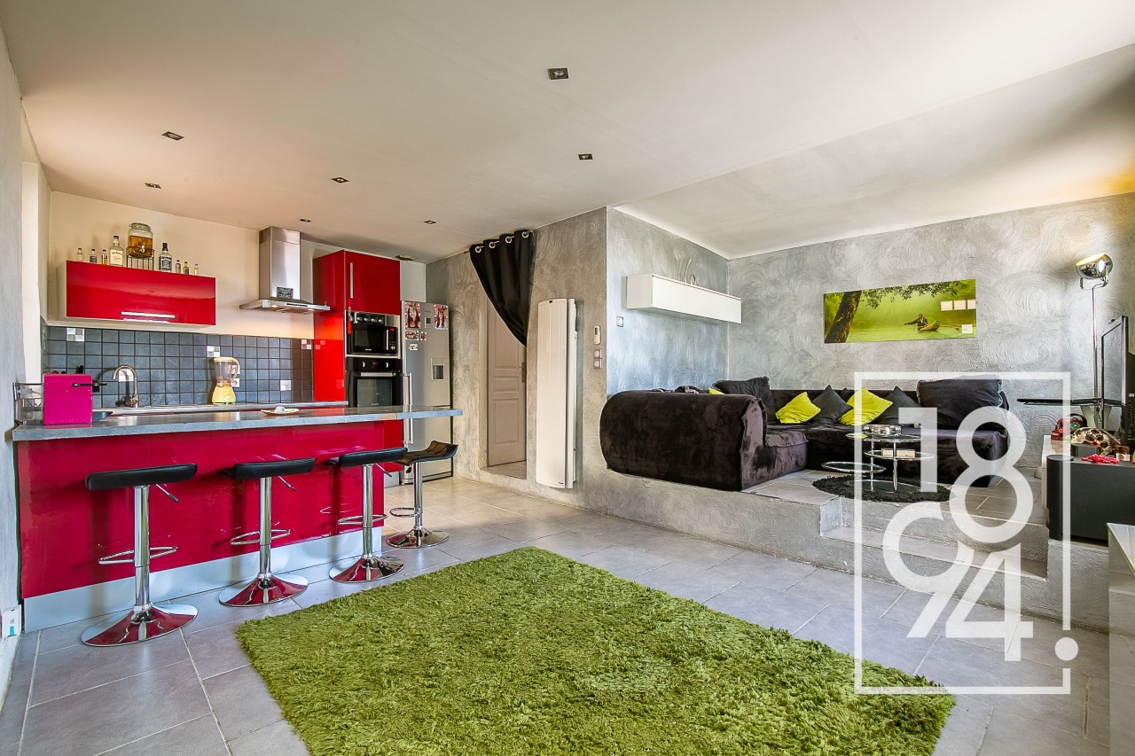 Maison de type 3 de 70 m² entièrement rénovée avec place de parking  sur le rocher