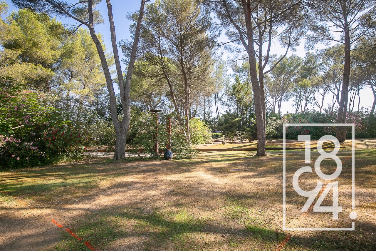 Magnifique terrain constructible de 1500m² à Ventabren  !