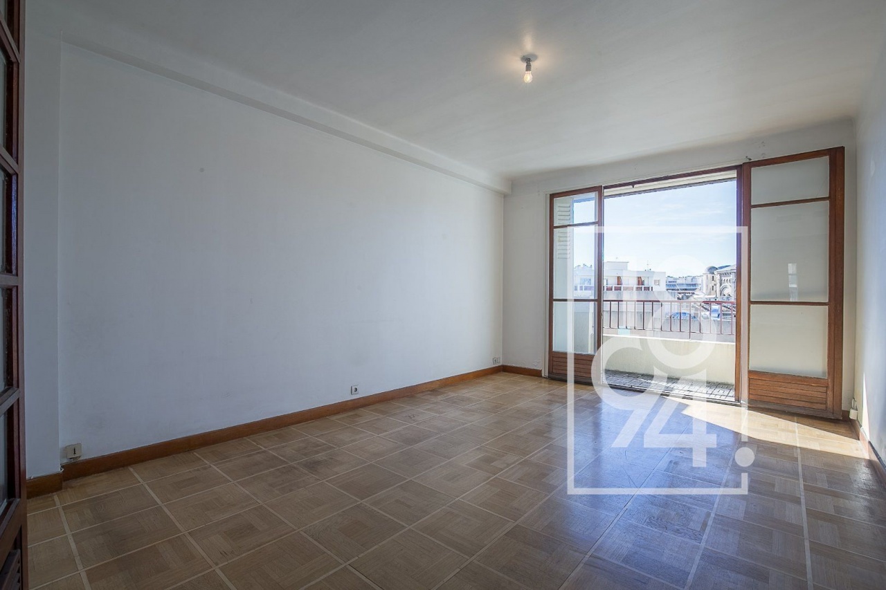 CASTELLANE T3 PLEIN DE CHARME EXPOSE SUD VUE NOTRE DAME