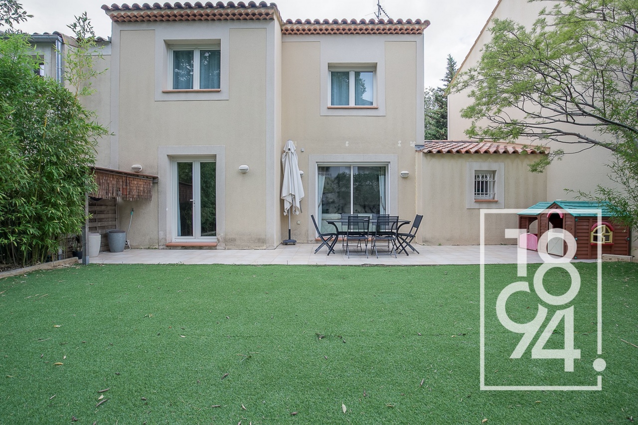 Villa T5 sur deux niveaux avec extérieur piscinable